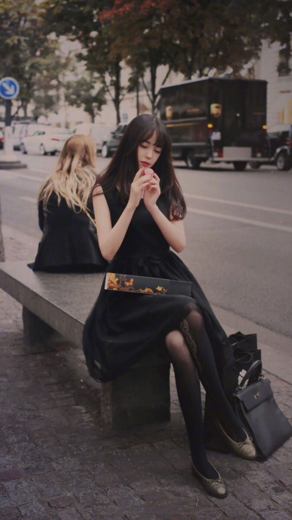 爱游戏电竞全站-克罗地亚骑手吉塔·日特科维奇在2024年国际马术联合会世界障碍赛中获得第八名，展现坚韧精神。