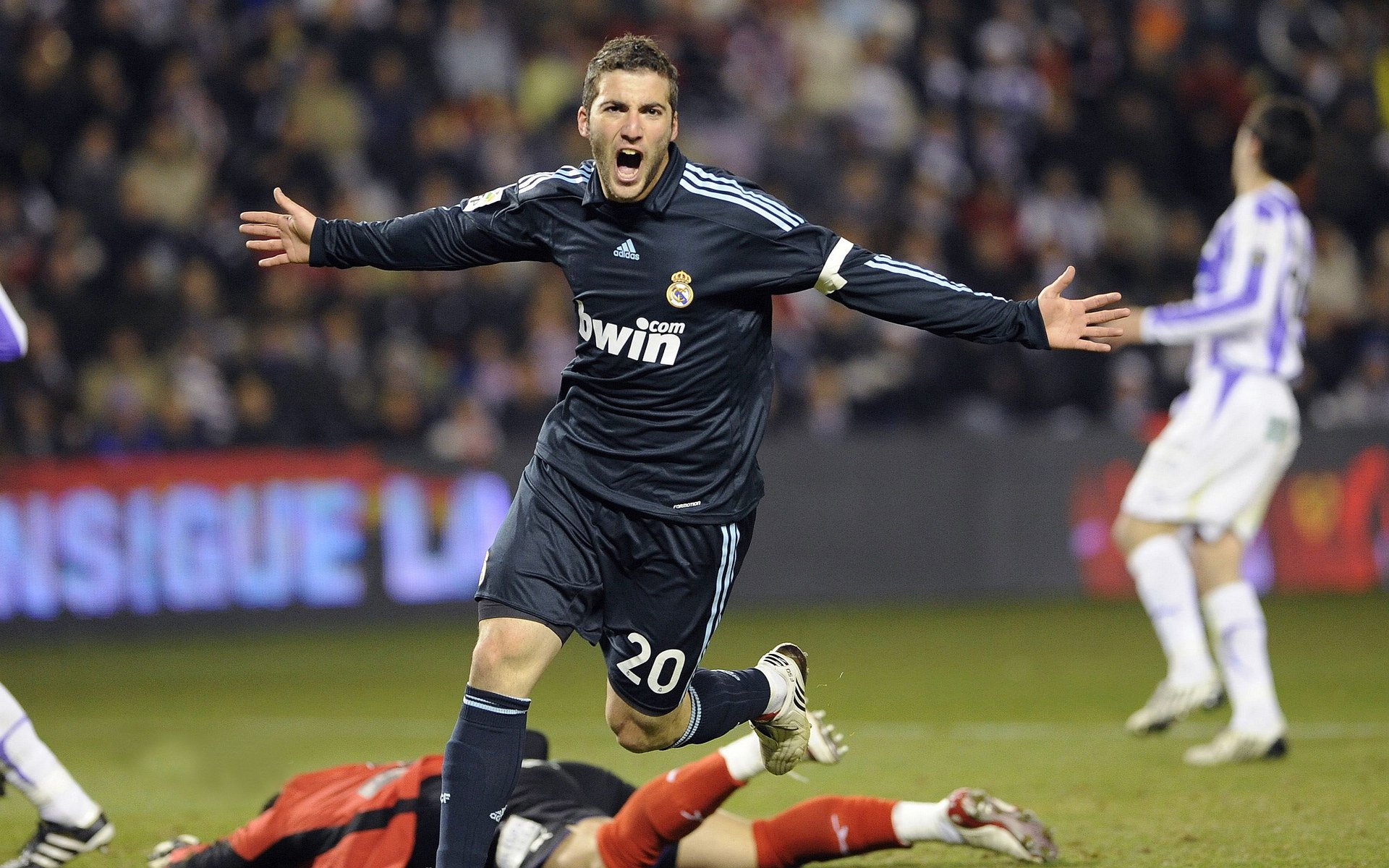 爱游戏内容中心-意甲战术大师秀：走位、传球、射门全方位展现，意甲进攻型球队