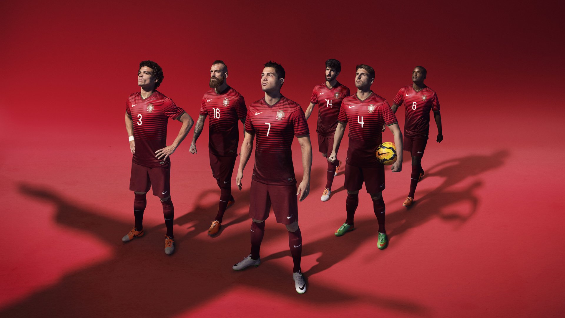 爱游戏综合娱乐-福特：凭借坚实的防守与细腻的传球技巧，成为全黑队的战术支柱